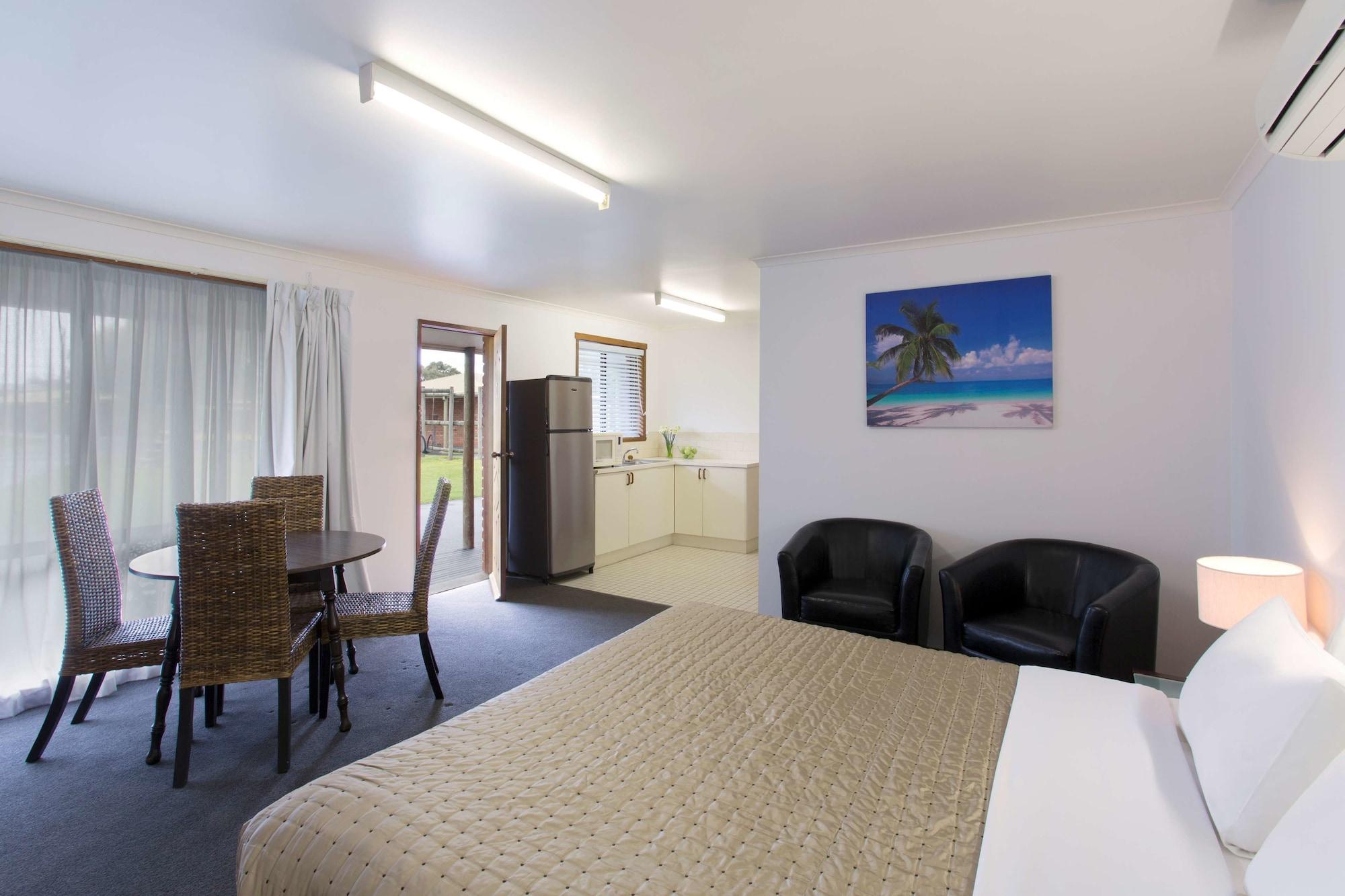 Best Western Colonial Village Motel Warrnambool Exterior photo