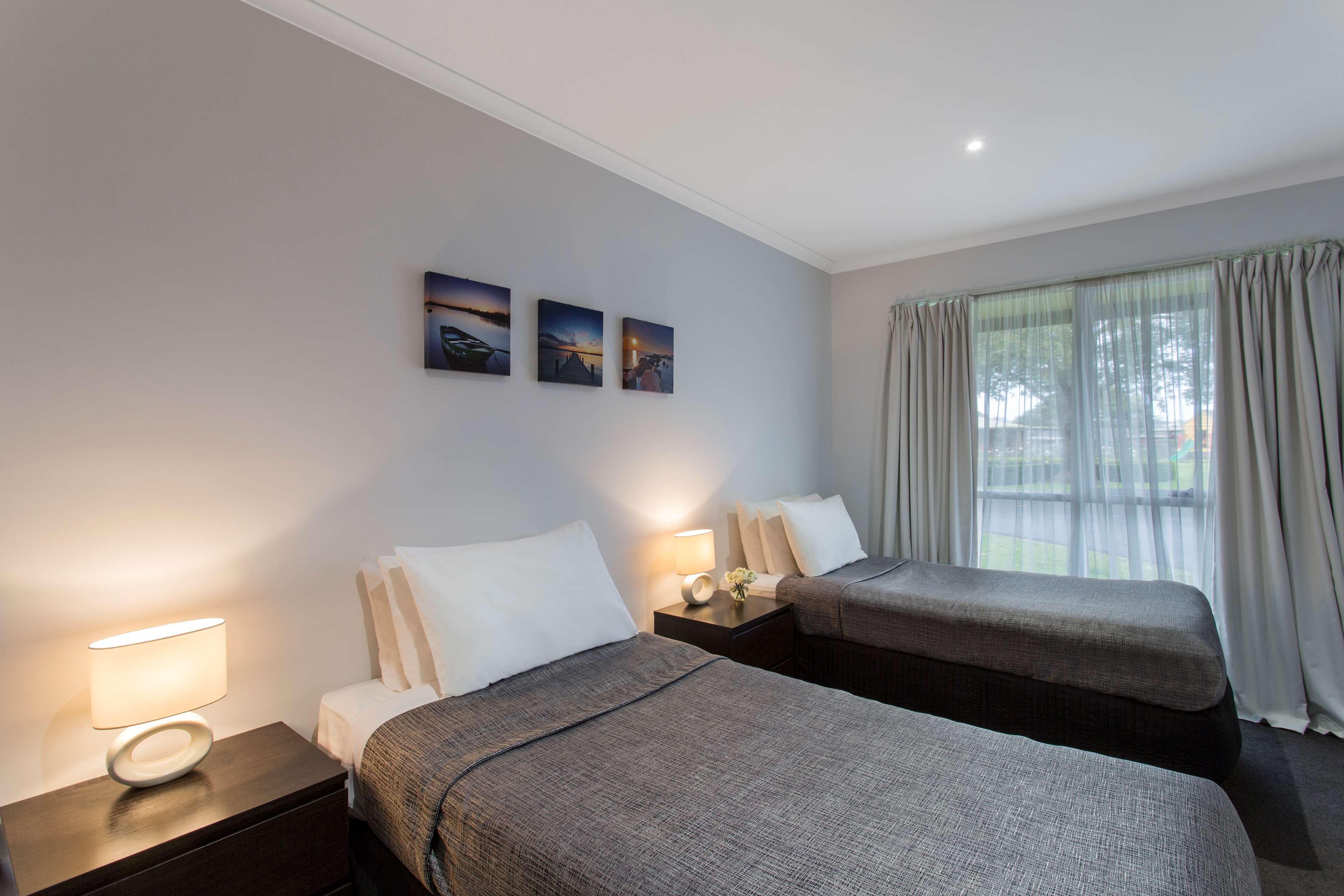 Best Western Colonial Village Motel Warrnambool Exterior photo