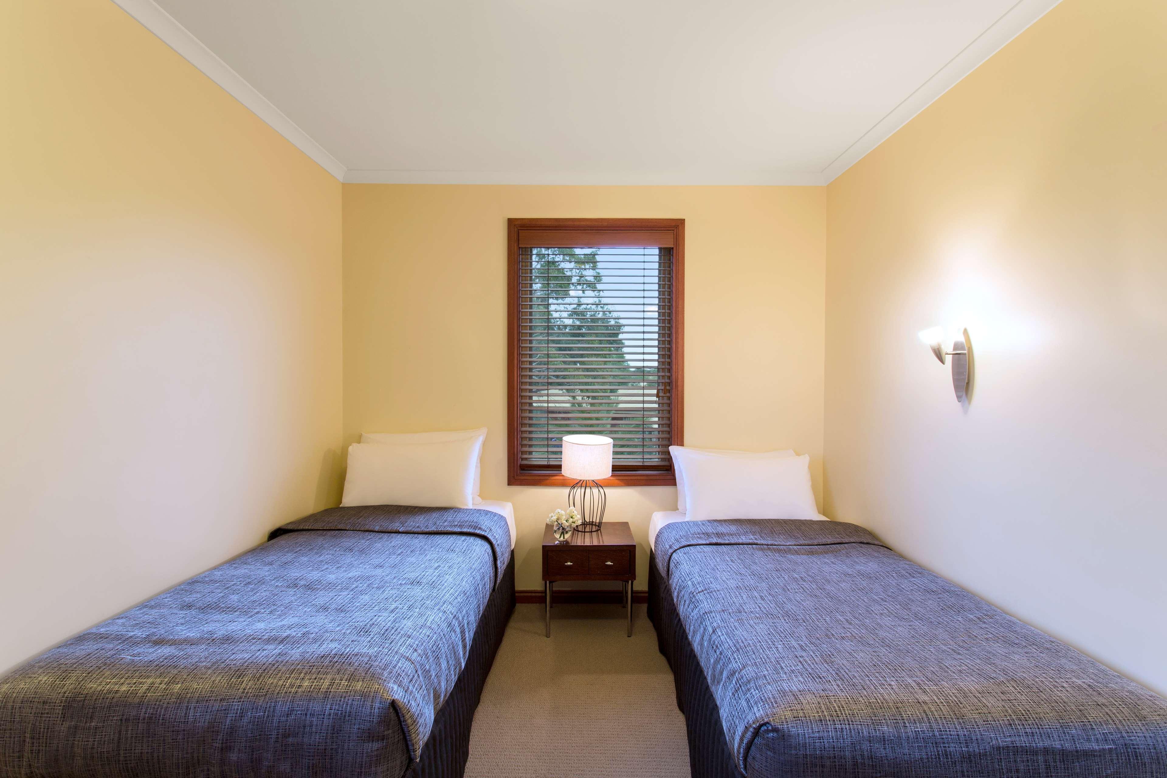 Best Western Colonial Village Motel Warrnambool Exterior photo