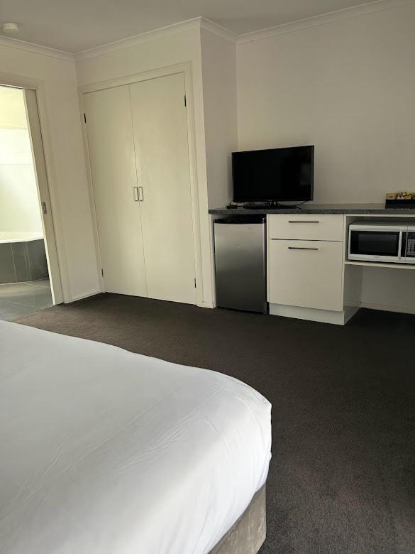 Best Western Colonial Village Motel Warrnambool Room photo