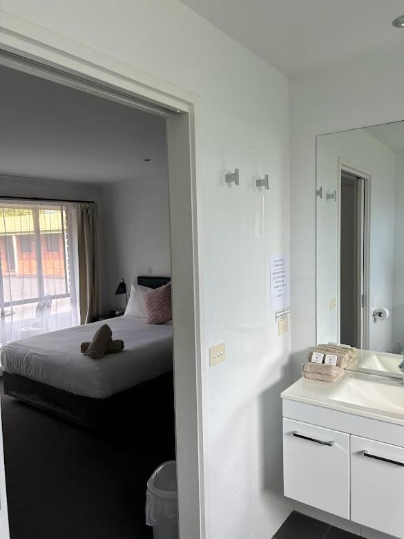 Best Western Colonial Village Motel Warrnambool Room photo