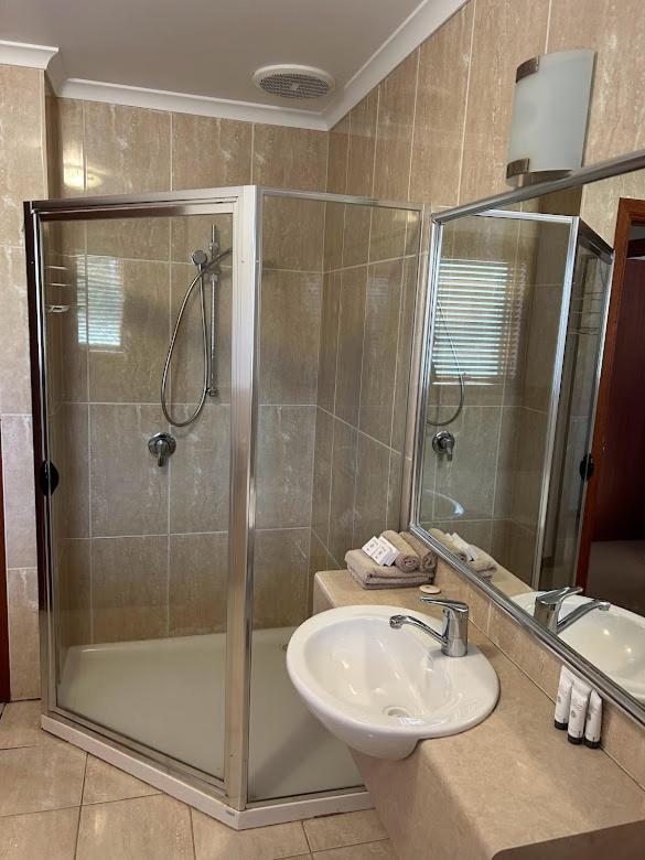 Best Western Colonial Village Motel Warrnambool Room photo